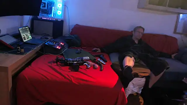 davidgntxxxxx online show from May 12, 2026, 9:32 pm
