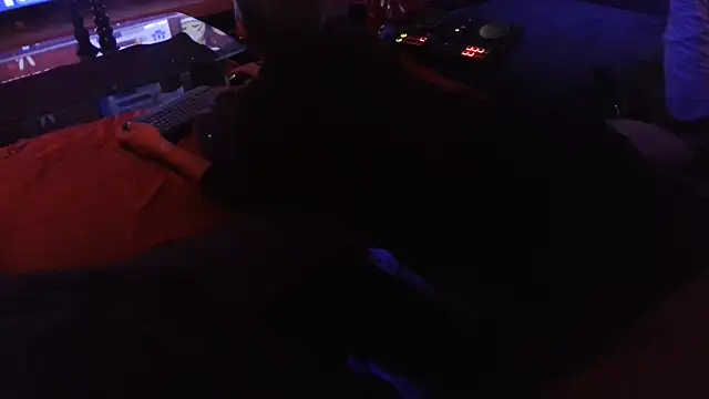 davidgntxxxxx online show from September 17, 2025, 4:53 pm