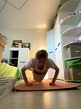 angelmommu online show from September 19, 2025, 4:16 am