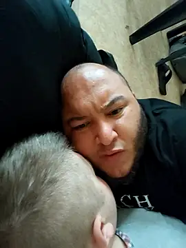 genderfluidco2 online show from November 9, 2025, 9:02 am