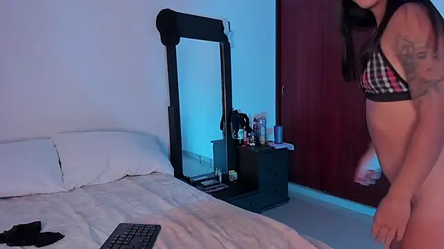 little kayla  online show from March 1, 2025, 5:31 am