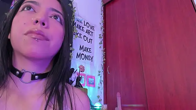 little kayla  online show from May 15, 2026, 8:18 pm