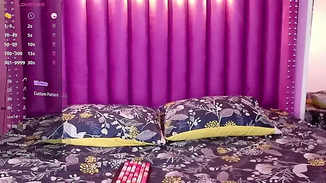 little kayla  online show from September 10, 2025, 2:54 am