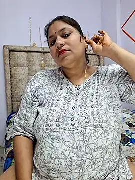 MOM-SUN-COUPLE online show from March 12, 2025, 4:13 pm