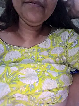MOM-SUN-COUPLE online show from April 23, 2026, 5:03 pm