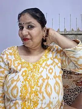 MOM-SUN-COUPLE online show from March 21, 2025, 5:23 pm