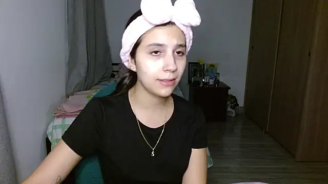 mia  lopez  online show from September 23, 2025, 5:14 am