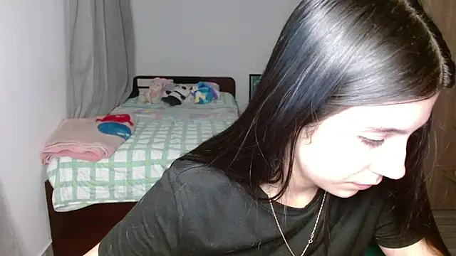 mia  lopez  online show from September 24, 2025, 2:07 am