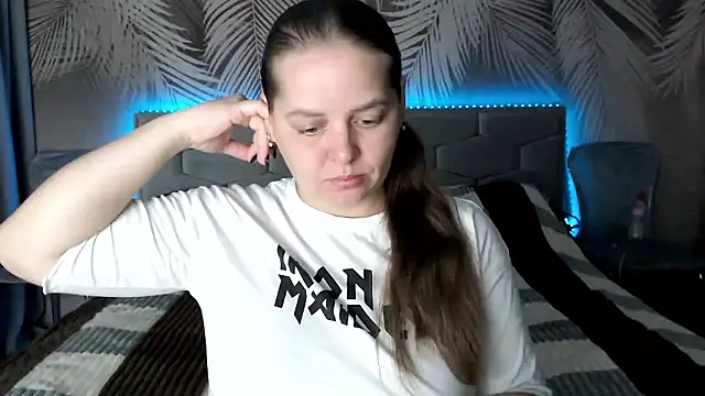 uliastar online show from October 6, 2025, 6:58 am