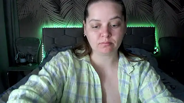 Snapshot of uliastar chatting on May 22, 2026, 6:11 am uliastar online show from May 22, 2026, 6:11 am