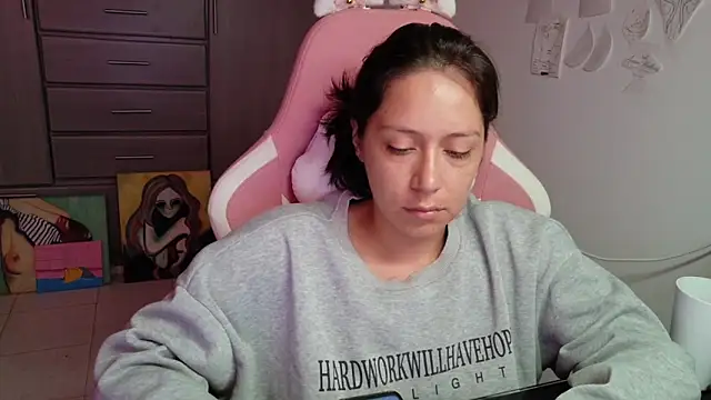 MommyMiaWs online show from July 29, 2026, 2:05 pm