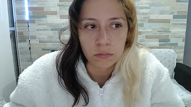 MommyMiaWs online show from October 3, 2025, 2:37 am