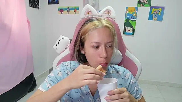 Snapshot of MommyMiaWs chatting on February 12, 2026, 1:55 pm MommyMiaWs online show from February 12, 2026, 1:55 pm