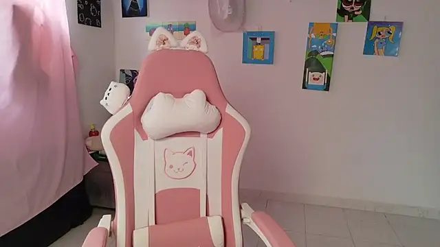 Snapshot of MommyMiaWs chatting on February 10, 2026, 3:44 pm MommyMiaWs online show from February 10, 2026, 3:44 pm