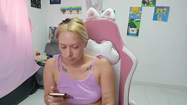 Snapshot of MommyMiaWs chatting on February 11, 2026, 6:30 pm MommyMiaWs online show from February 11, 2026, 6:30 pm