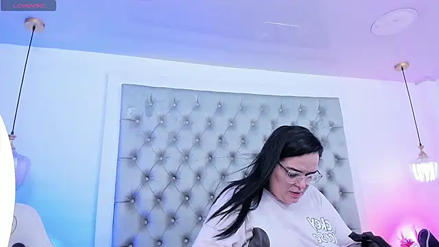 anette cooper online show from June 30, 2026, 3:28 am