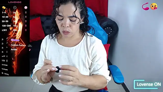 Abril Beltran  online show from September 27, 2025, 10:49 pm