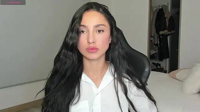 EvaMoet online show from March 14, 2025, 6:53 am