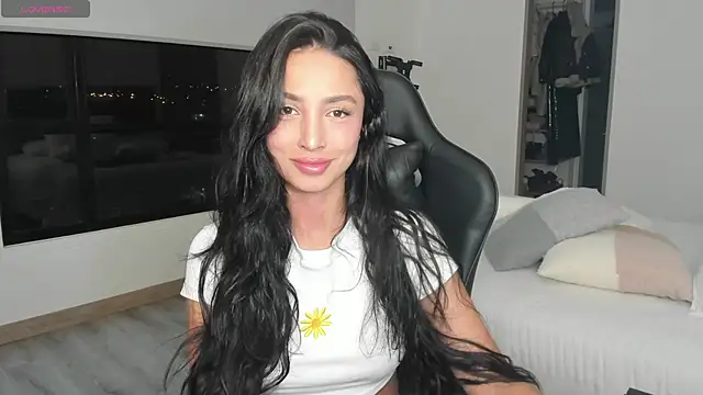 EvaMoet online show from March 7, 2025, 5:08 am