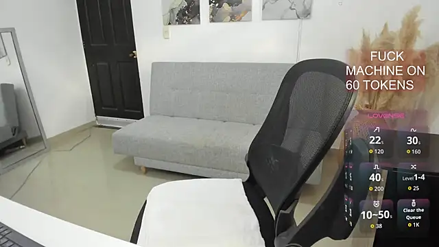 Valentina      online show from December 13, 2025, 8:04 pm