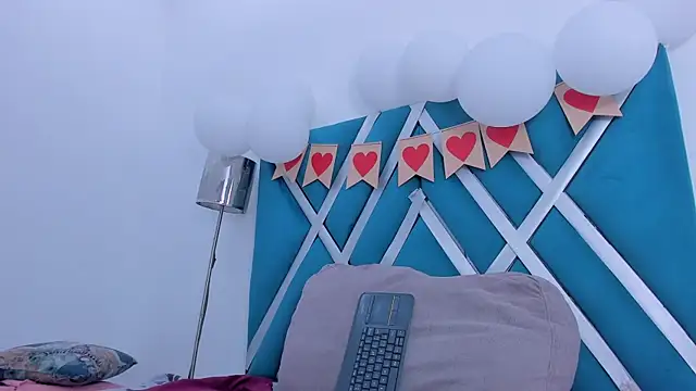 veronica salas online show from February 19, 2026, 8:17 pm