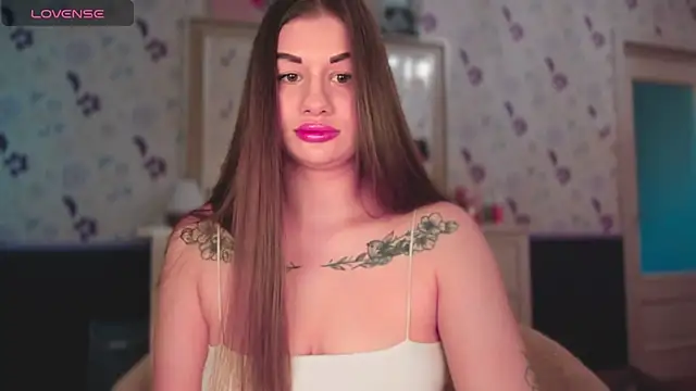 JuicyHelenX online show from October 1, 2025, 2:10 pm