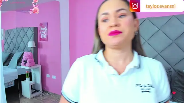 TaylorEvanss online show from September 20, 2025, 6:02 pm