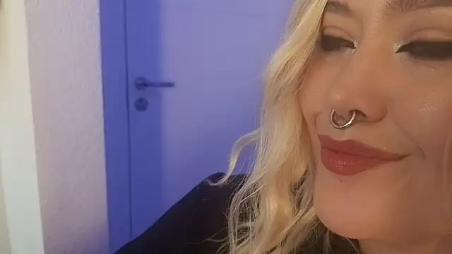 wickedxqueen online show from October 17, 2025, 5:22 am