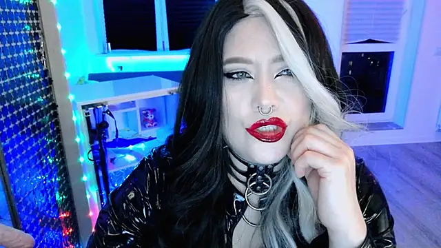 wickedxqueen online show from March 22, 2026, 9:27 pm