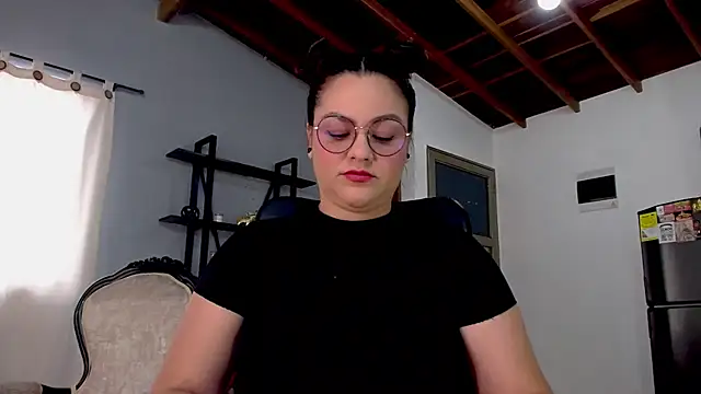 maela1 online show from September 14, 2025, 3:34 pm