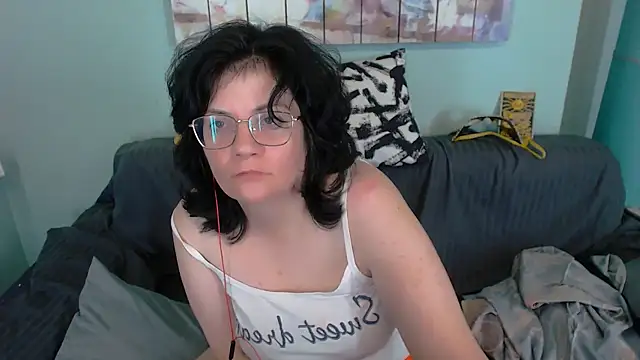 EverlyRays online show from September 22, 2025, 7:31 pm