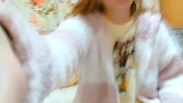 liliyRiSAcha-n online show from December 25, 2024, 7:13 pm