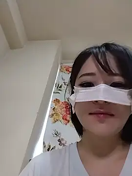 liliyRiSAcha-n online show from July 16, 2026, 5:48 am