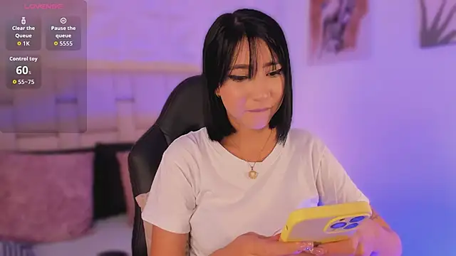 Snapshot of emma_woods_ chatting on October 16, 2025, 7:55 pm emma woods online show from October 16, 2025, 7:55 pm