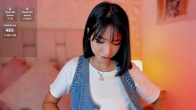 Snapshot of emma_woods_ chatting on October 10, 2025, 7:36 pm emma woods online show from October 10, 2025, 7:36 pm