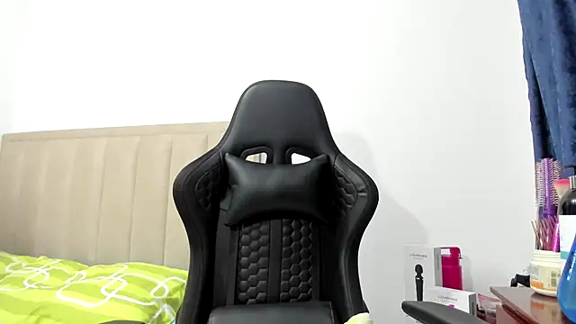 Chloemiller89 online show from October 25, 2025, 10:32 pm