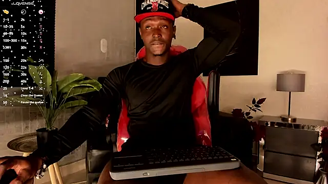 DannSmmith online show from November 10, 2025, 11:48 am