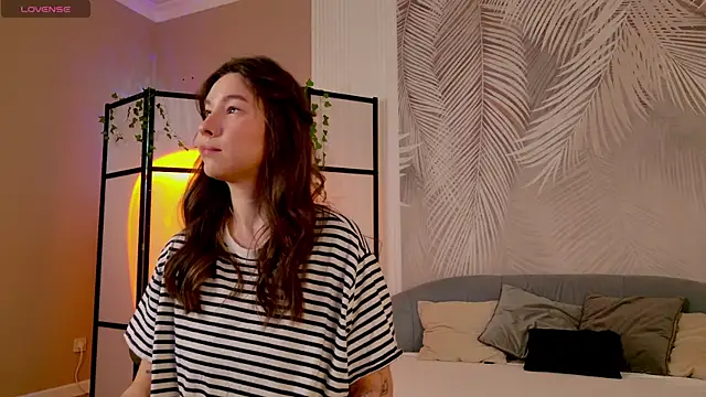Marie Diaze online show from July 18, 2026, 5:05 am