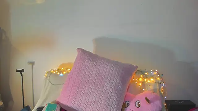 Natalia Suarez online show from September 18, 2025, 2:14 am