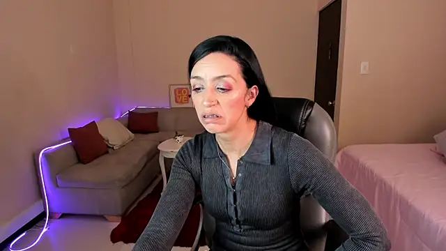 Kristen Garner online show from July 2, 2026, 7:42 pm