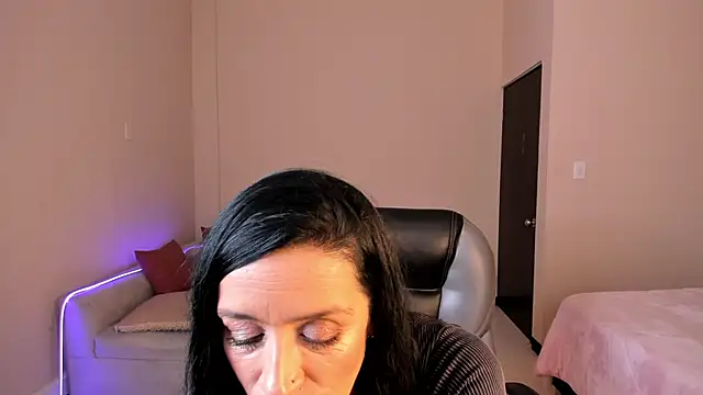 Snapshot of Kristen_Garner chatting on May 25, 2026, 8:18 pm Kristen Garner online show from May 25, 2026, 8:18 pm