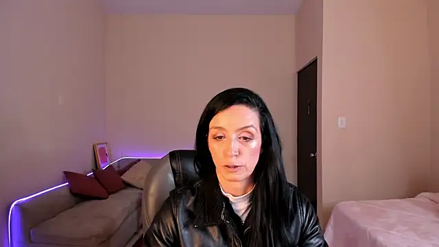 Snapshot of Kristen_Garner chatting on June 18, 2026, 7:30 pm Kristen Garner online show from June 18, 2026, 7:30 pm