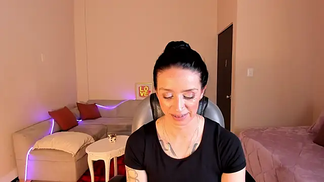 Kristen Garner online show from August 8, 2026, 8:05 pm