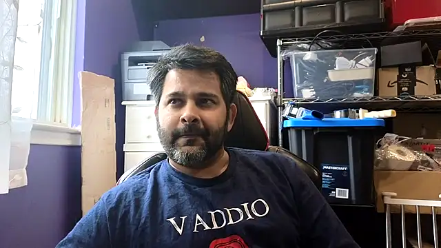 Snapshot of Sakhtlaundaz chatting on April 6, 2026, 8:10 pm Sakhtlaundaz online show from April 6, 2026, 8:10 pm