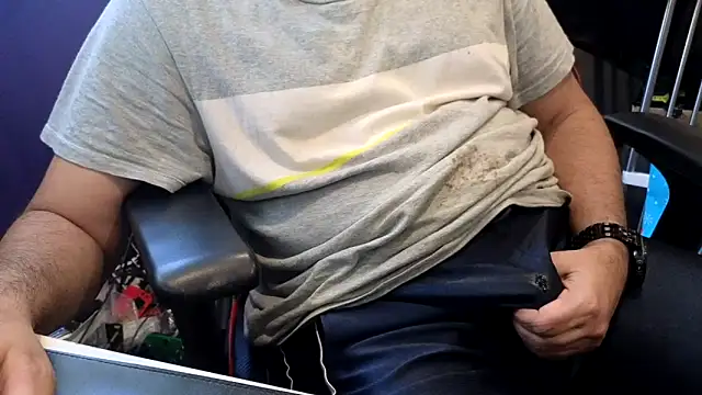 Snapshot of Sakhtlaundaz chatting on April 3, 2026, 7:09 pm Sakhtlaundaz online show from April 3, 2026, 7:09 pm