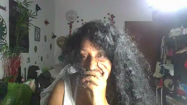 Snapshot of YourWhoreXX chatting on October 5, 2025, 10:06 am YourWhoreXX online show from October 5, 2025, 10:06 am