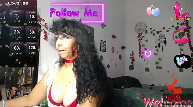 Snapshot of YourWhoreXX chatting on January 31, 2025, 12:17 am YourWhoreXX online show from January 31, 2025, 12:17 am