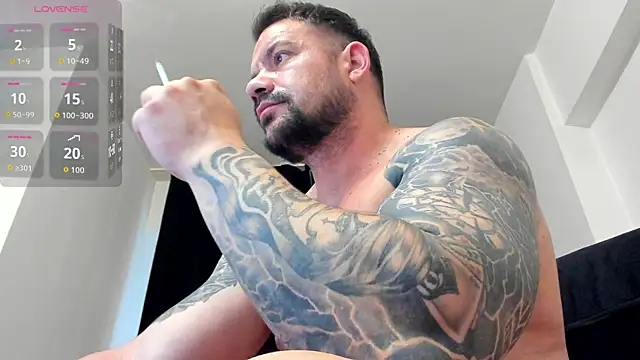 Snapshot of musclemonster31 chatting on July 1, 2026, 4:24 am musclemonster31 online show from July 1, 2026, 4:24 am