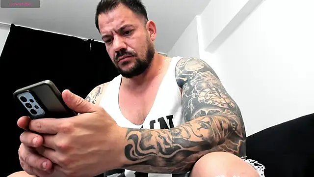 musclemonster31 online show from September 29, 2025, 12:44 pm