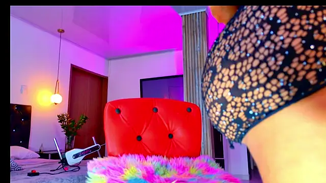 SQUIRT4UMEGAN online show from June 19, 2026, 12:05 am